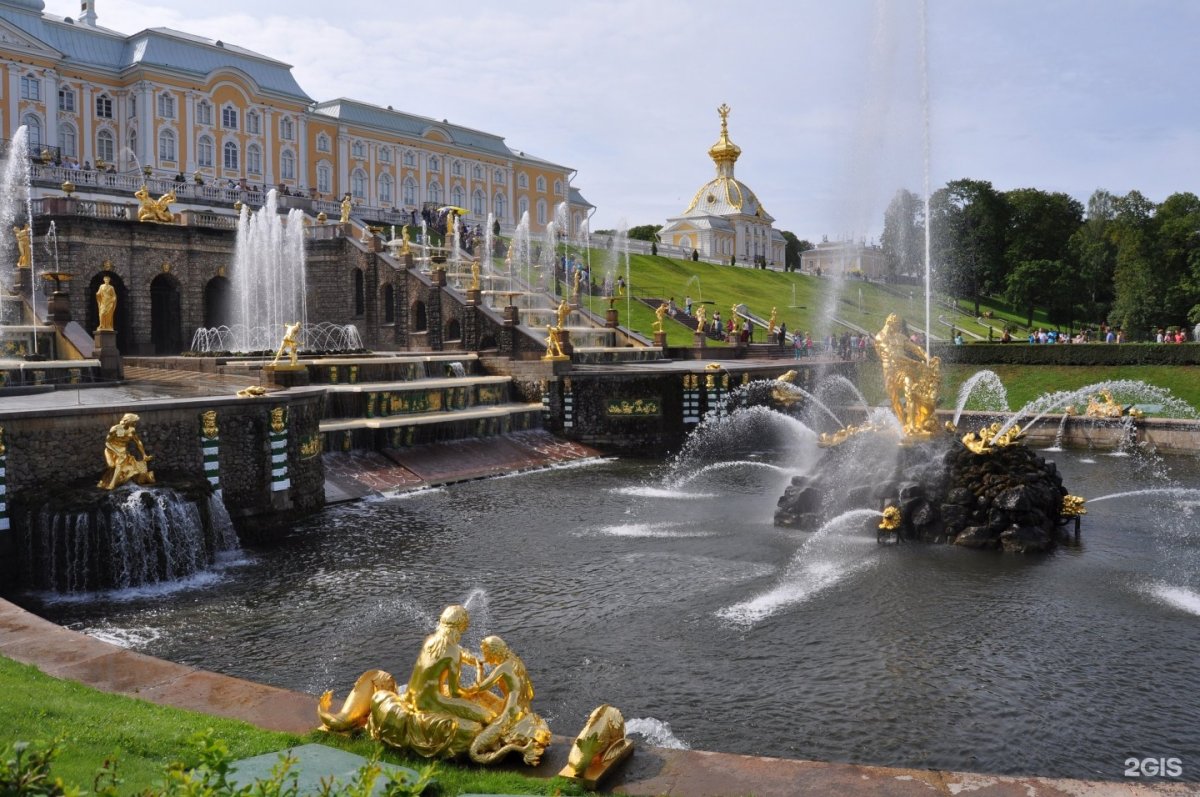 Фонтан Самсон в Санкт-Петербурге