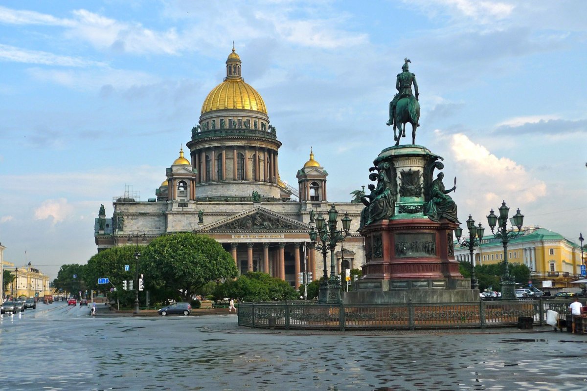 Исаакиевский собор в Санкт-Петербурге площадь