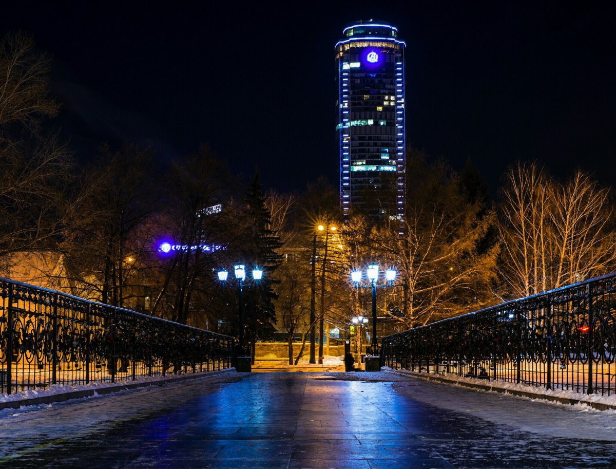 Ночной парк город Екатеринбург