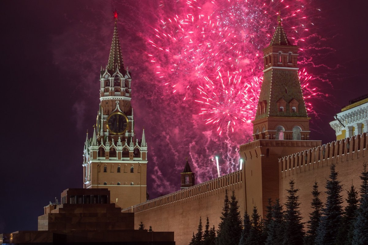 Московский Кремль салют