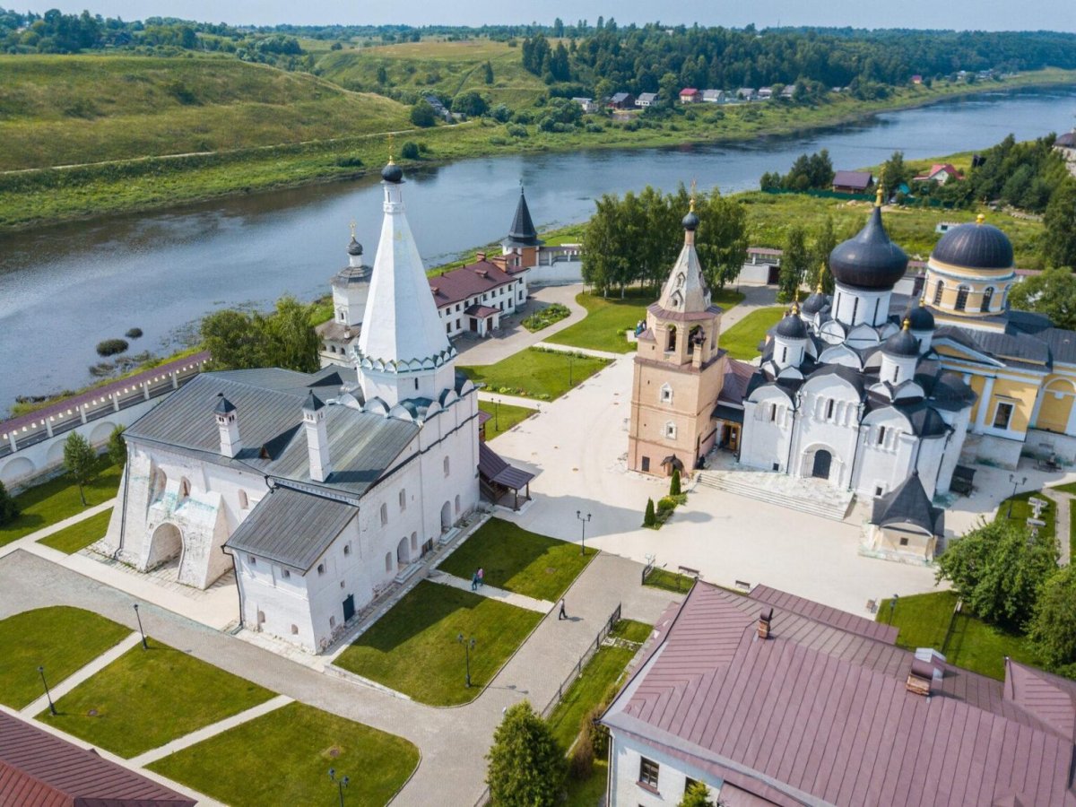 Свято-Успенский монастырь Старица