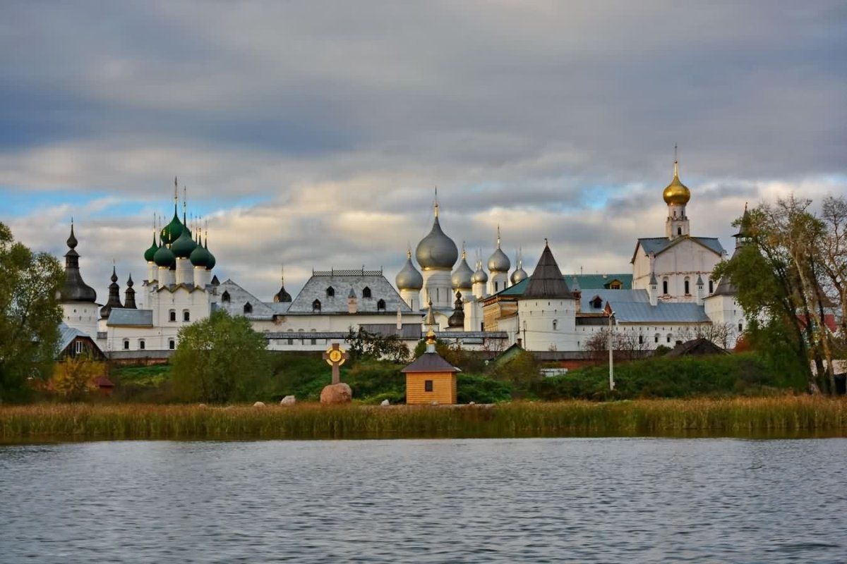 Ростовский Кремль издалека