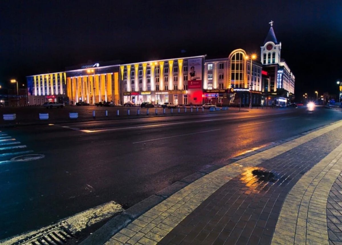 Ночная площадь Победы Калининград