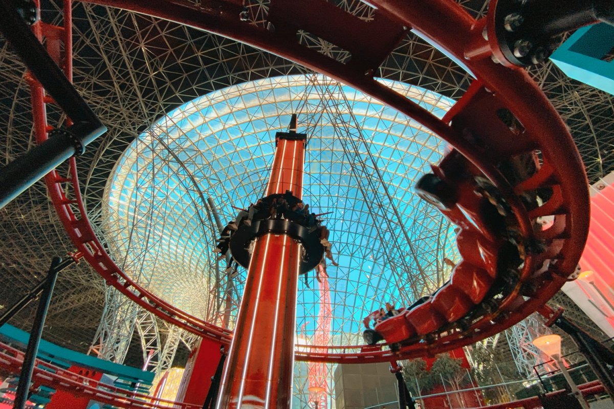 Парк аттракционов Ferrari World в Абу-Даби