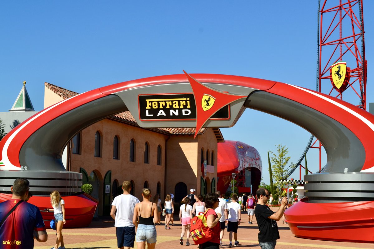 Ferrari World порт Авентура