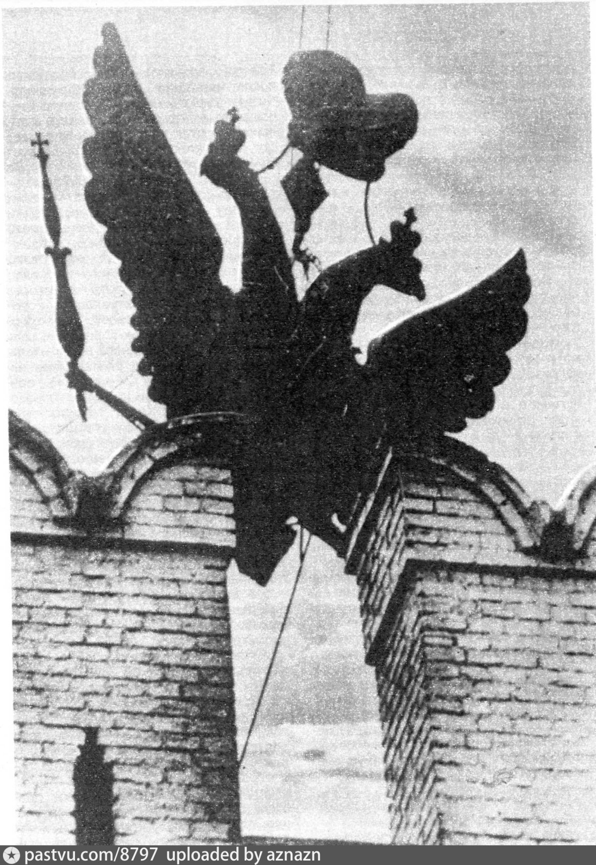 Двуглавые Орлы на Спасской башне Московского Кремля до 1935