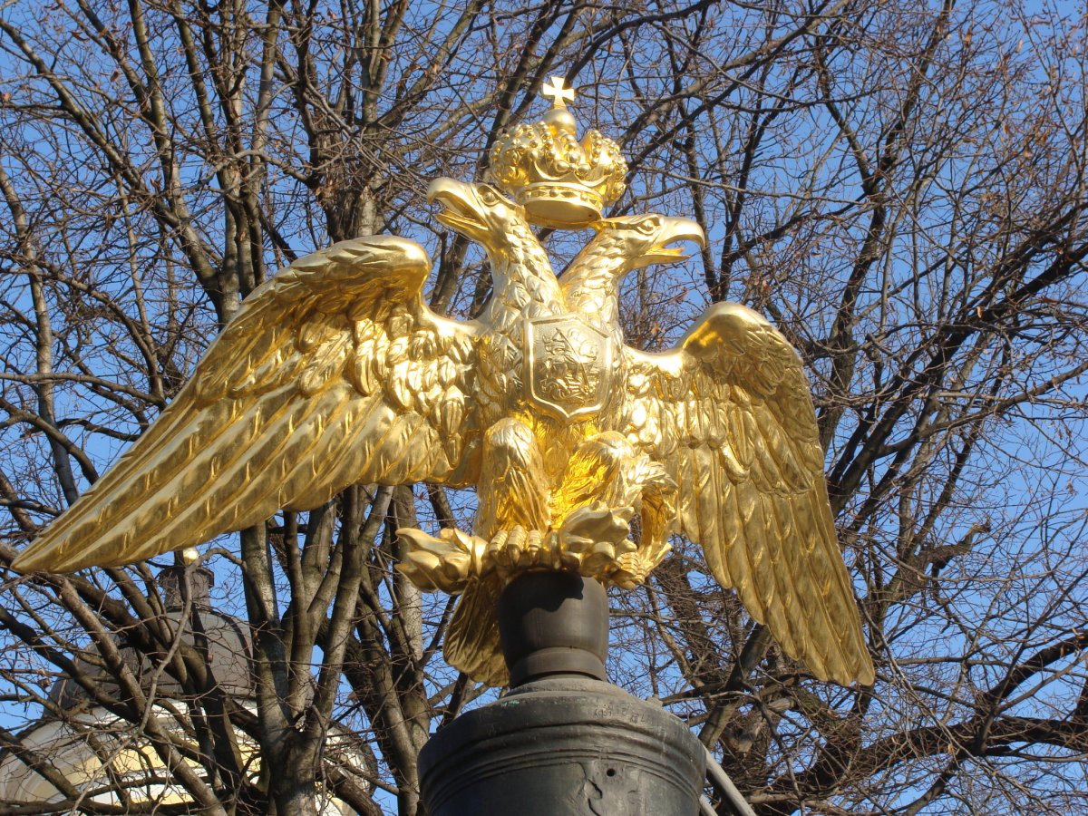 Двуглавые Орлы на башнях Кремля