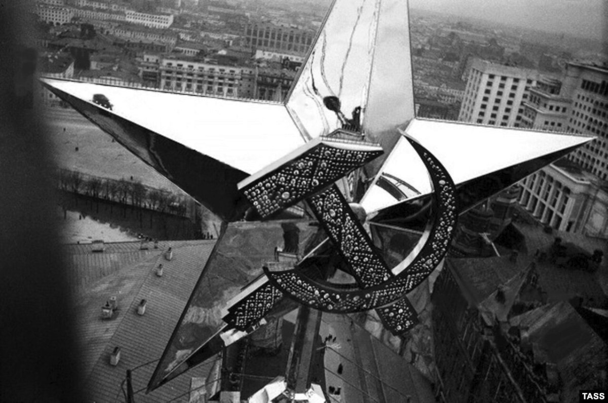 Звезда на Спасской башне 1935 года