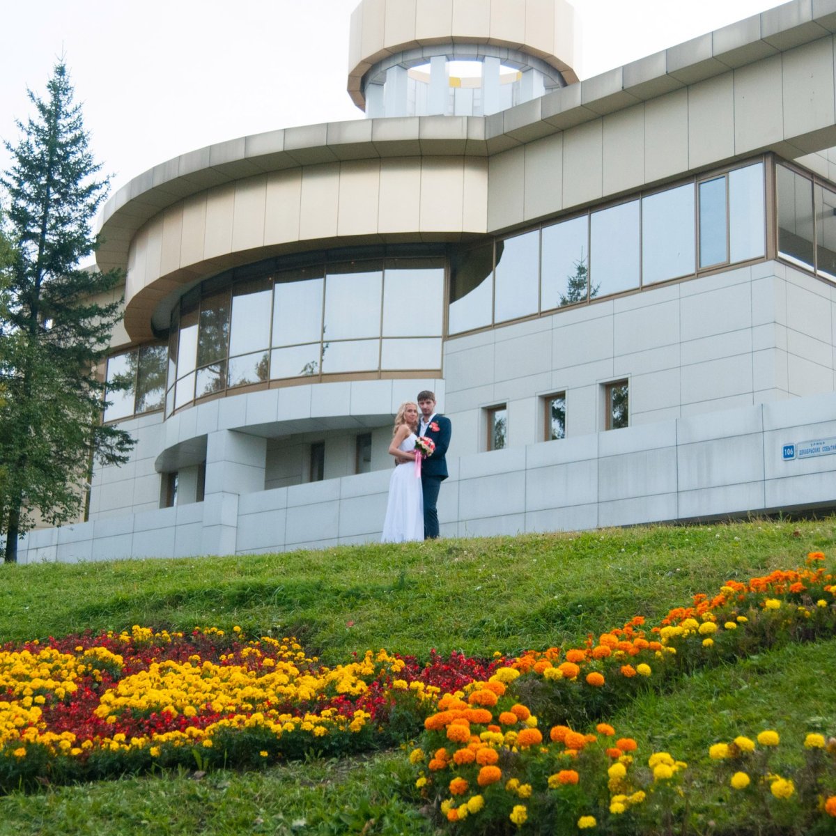 Свердловский загс иркутск. Дворец бракосочетания Иркутск. Алмазный зал ЗАГС Иркутск Декабрьских событий. Иркутск дворец бракосочетания ЗАГС. Дворец бракосочетания Иркутск фото.