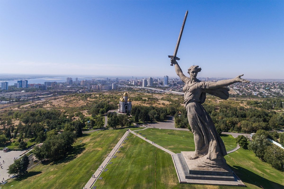 Монумент Родина мать в Волгограде