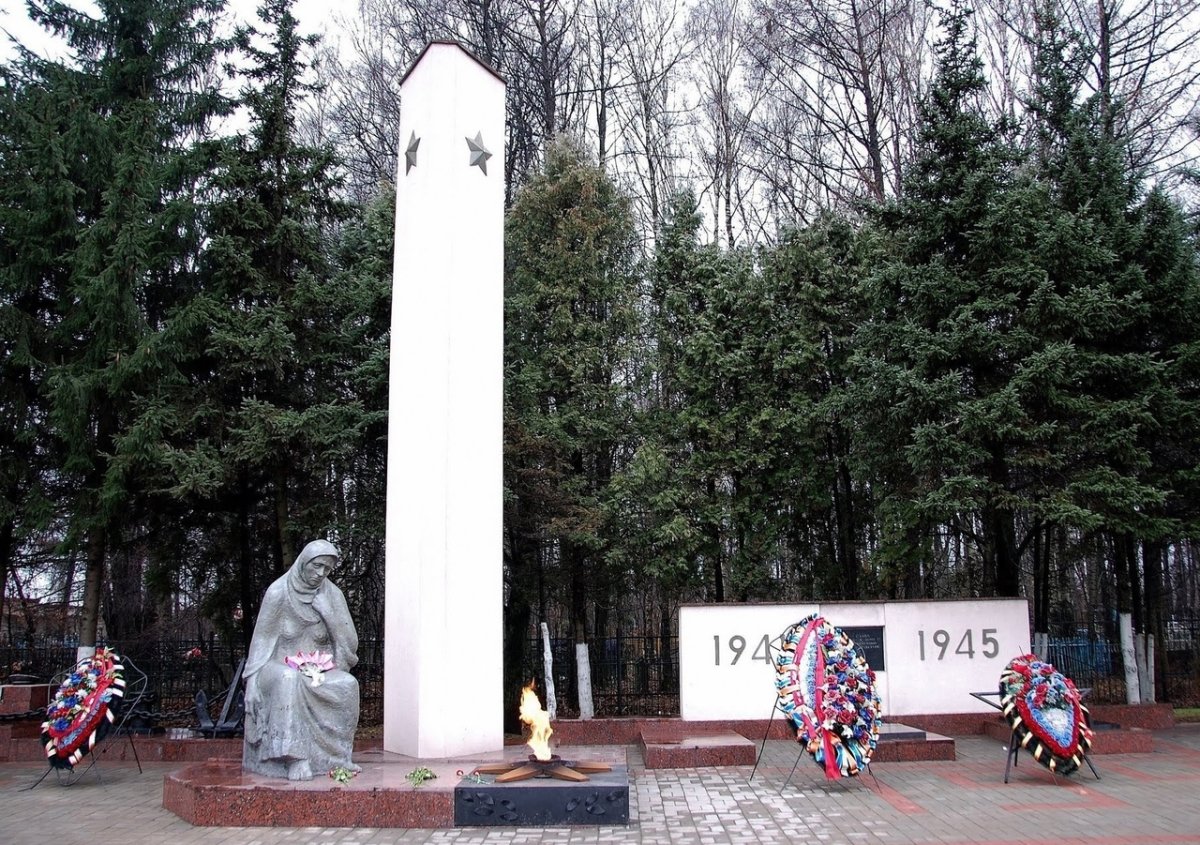 Монумент Скорбящая мать Солнечногорск