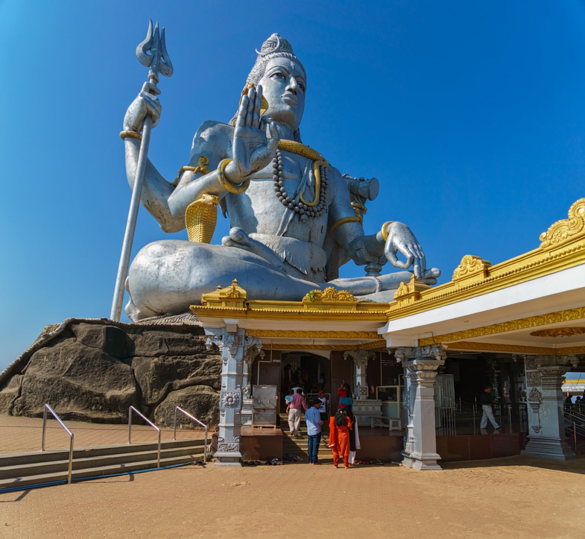 Храм шивы в индии