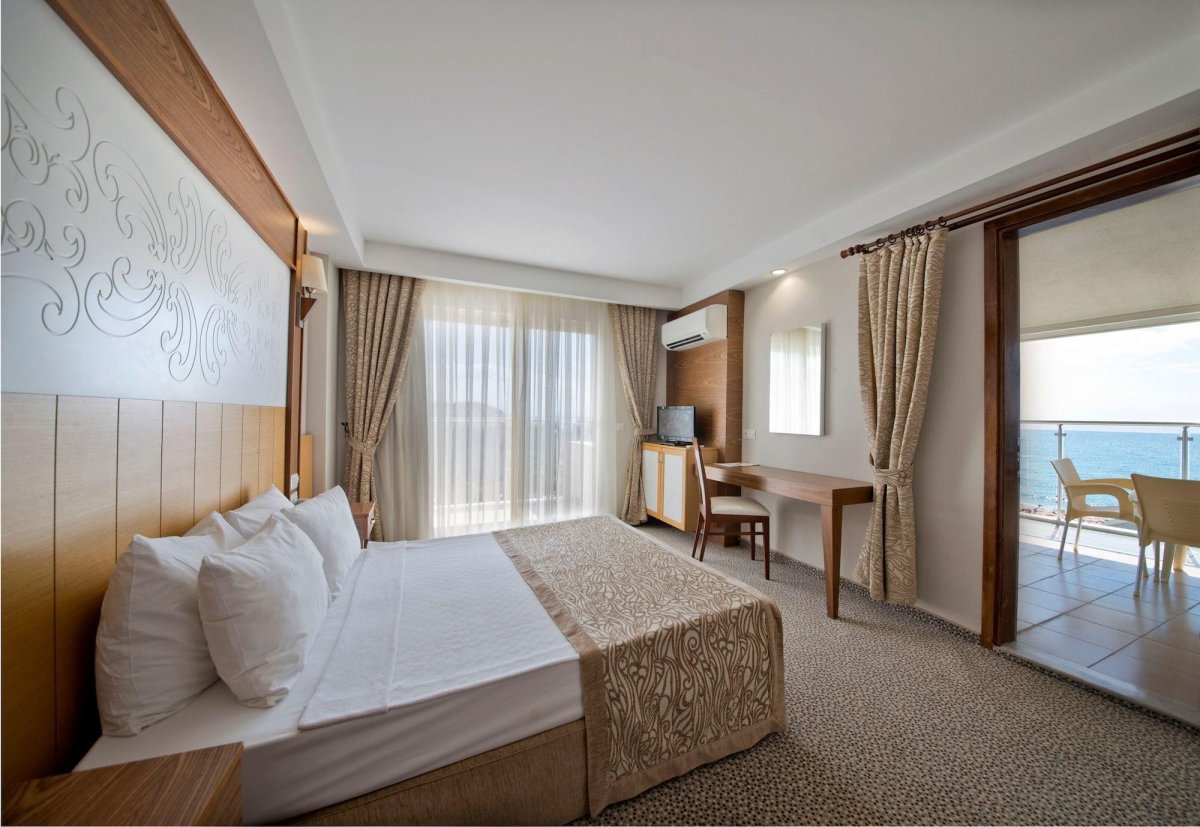 MC Beach Resort Hotel 5