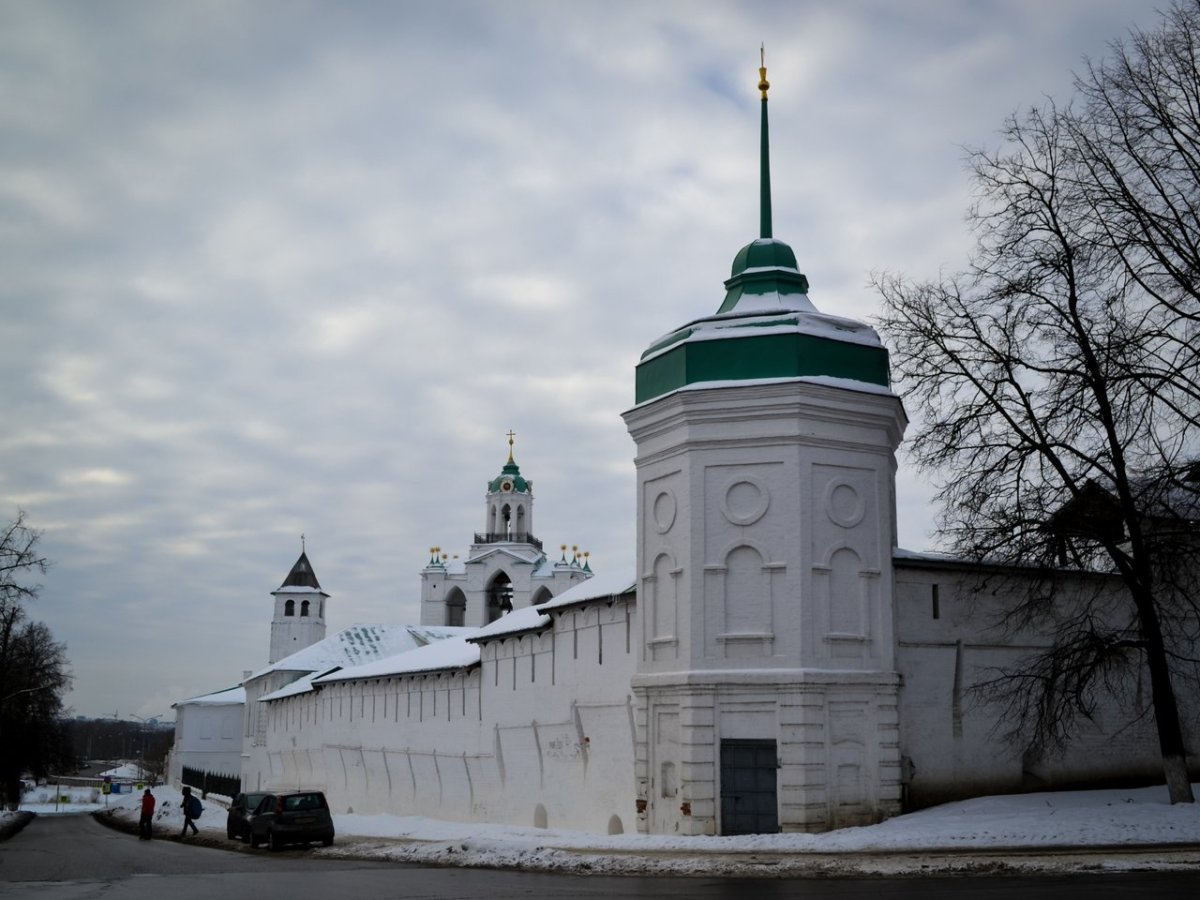 Кремль Ярославль приближено